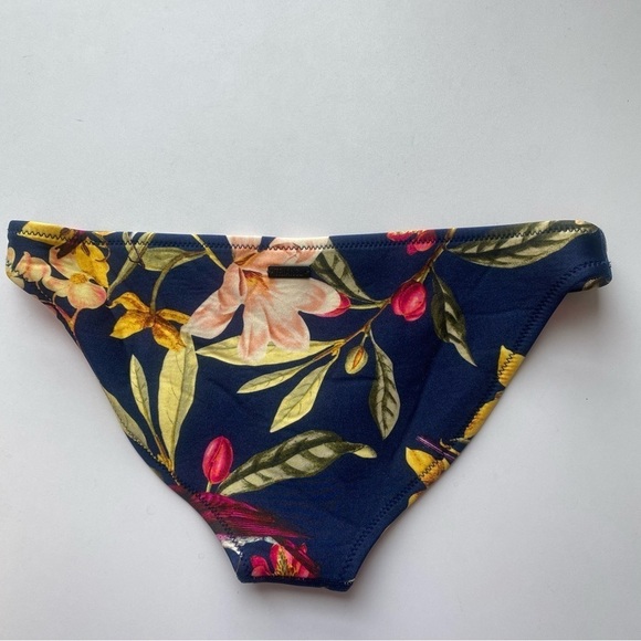 Triangl Neoprene Floral Bird Swim
Bikini Bottoms - Picture 3 of 8